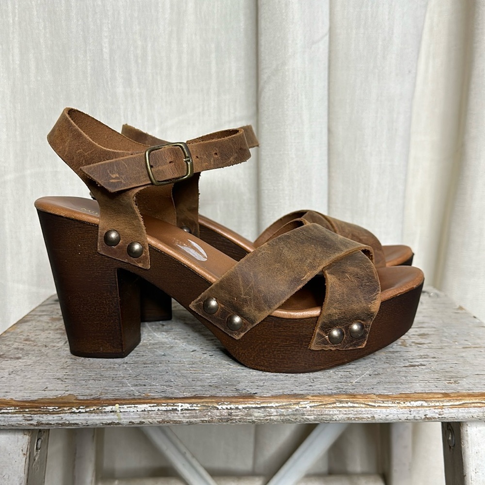 Women's Mila Paoli Leather Made on Italy Crossaband Sandals size 39